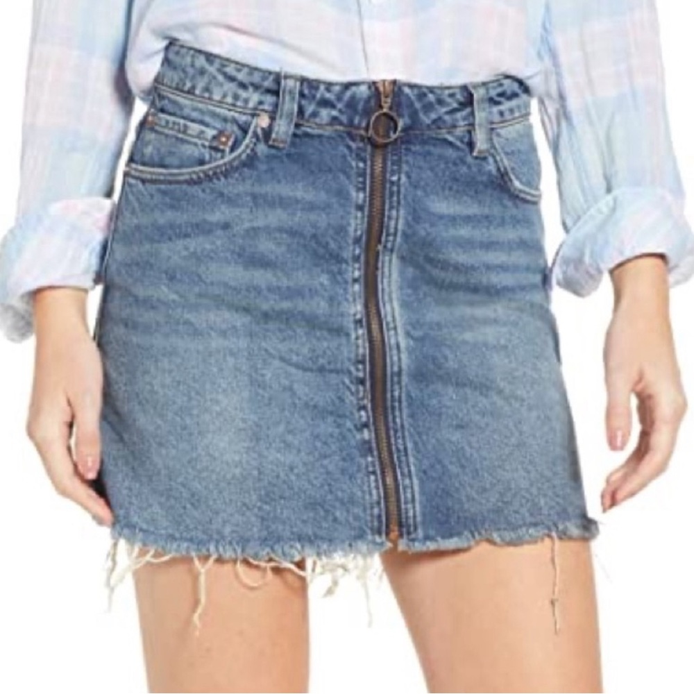 WE THE FREE - Free People  Denim Zip It Up Front Mini Skirt Size 25